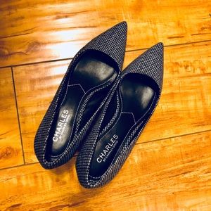 CHARLES BY CD- Brand new kitty heels